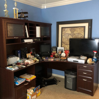 L- Shaped Desk w/Hutch - Magellan "Realspace"