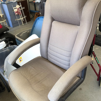 Rolling office chair