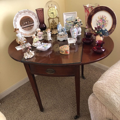 Mid-century cherry drop leaf side table w/glass top and casters