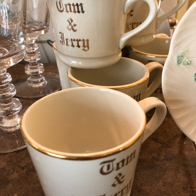 Gold-rimmed Tom & Jerry mugs!