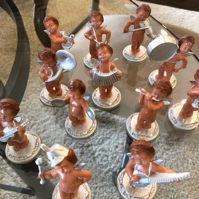 Musical miniature angels