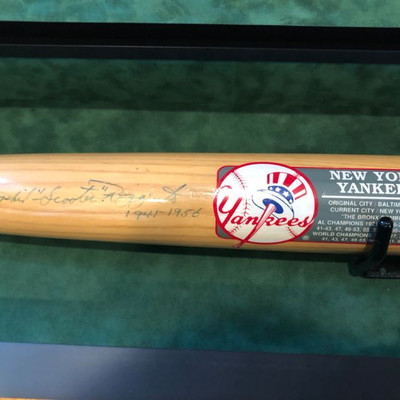 Autographed NY Yankees Phil Rizzuto Cooperstown baseball bat w/display case, key