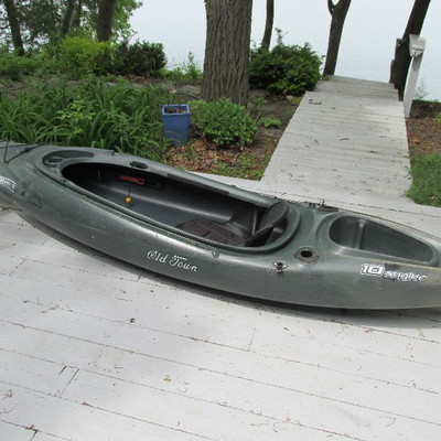 Old Town "Vapor 10" Kayak with paddles