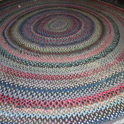 Approx. 12' round hand made rug