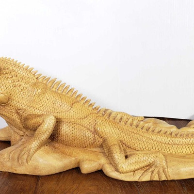 208:
Hand Carved Wooden Iguana
Measures approximately 24