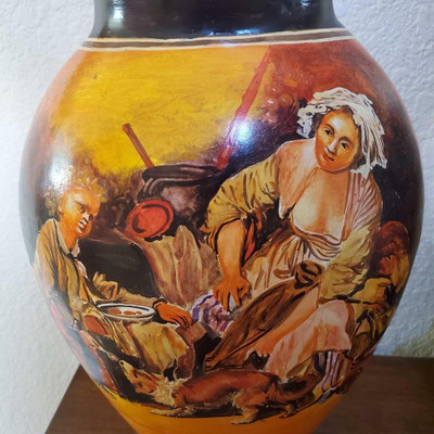 287: 	
Hand Painted Vase
Measures approx 14.5