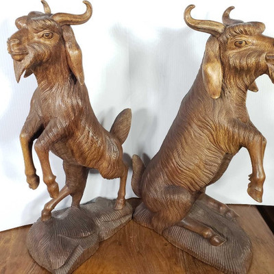 206:
Hand Carved  Javanese Ebony Wood Wooden Goats
Measures 22