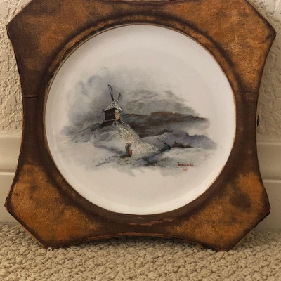 412: Vintage Collectors Plate in Wooden Frame
Measures approx 9”x9”