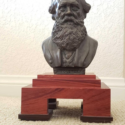 408: 	
Tolstoi Bust Statue with Wood Base
Tolstoi Bust Statue with Wood Base