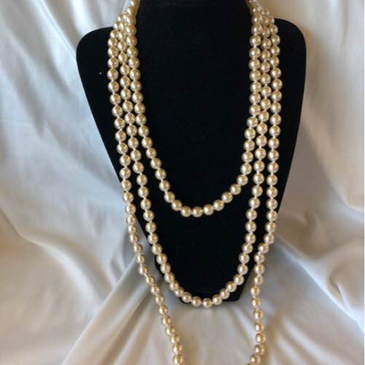 Pearls, pearls, pearls -- link bracelet and matching earrings