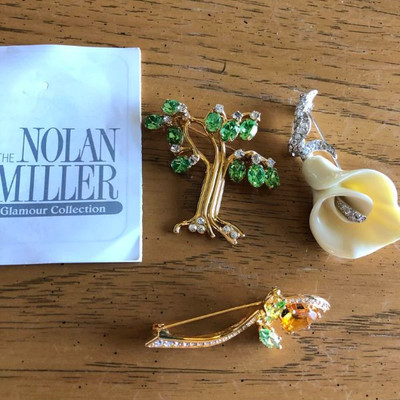 Goldtone Pins