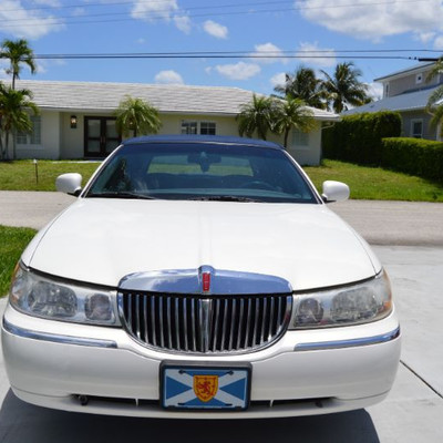 2000 Lincoln Town Car with only 87,000 Miles $4000