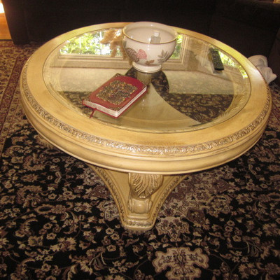 Accent Tables/Rugs 