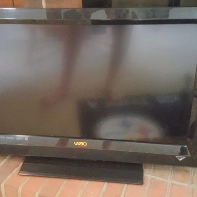 VIZEO 30 inch flatscreen tv with remote