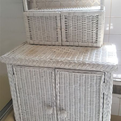 Two pieces of white wicker for bathroom