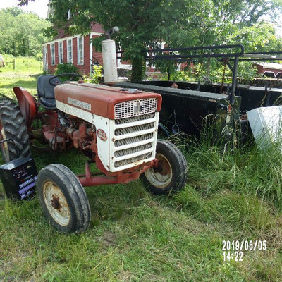 International 240 tractor runs-