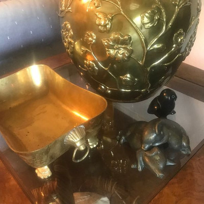 Pair of Matching Table Brass Lamp and A Pair of Brass Pigs ! 