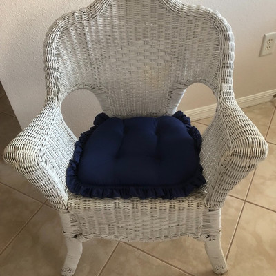 White wicker arm chair