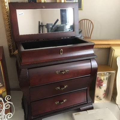 Wood jewelry chest