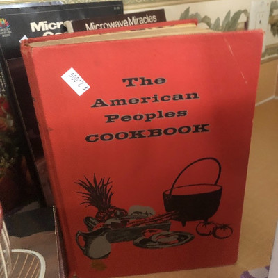 The American Peopleâ€™s Cookbook - Vintage 