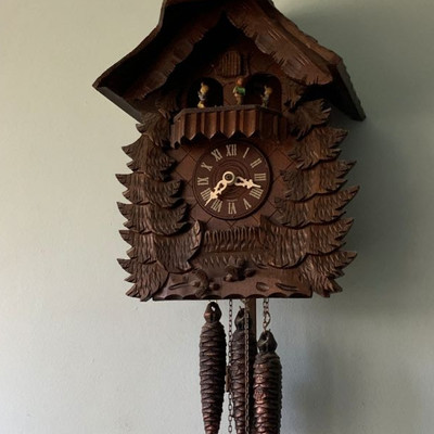 Bavarian cuckoo clock with authentic Hummel characters