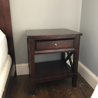End table (part of 4 piece bedroom set)
