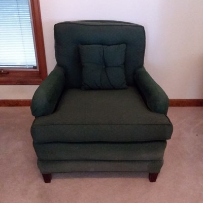 Cute & Comfy Green Chair
