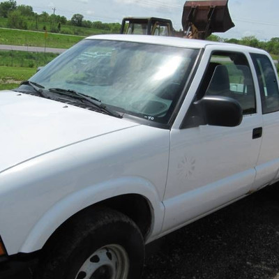 2003 Chevrolet S10 4x4 Extended-Cab Pickup Truck, .....