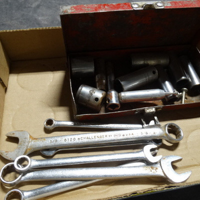 Lot with open end wrenches and sockets.