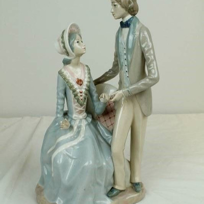 Casades Spanish Couple Figurine