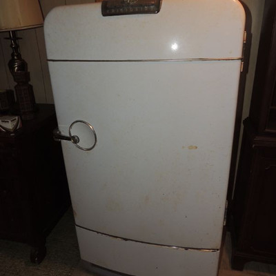 Frigidaire refrigerator, 1950's, works!