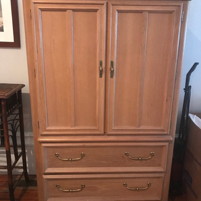 Stanley armoire $145
