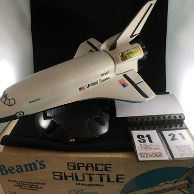 Space Shuttle decanter by James B. Beam Distilling Co

Empty

Display stand and original box included....