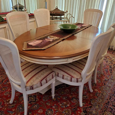 300: 	
	
Beautiful oval natural oak table on dual crowned solid wood pedestal base with 6 Chairs
Beautiful oval natural oak table on dual...