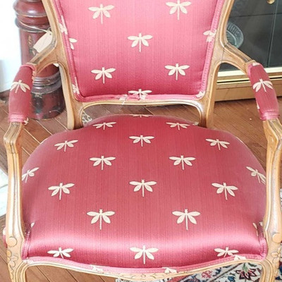 203: 	

Beautiful Antique beautiful French Provincial style accent Chair with soft red tufted fabric cover with dragonflies
A collectors...