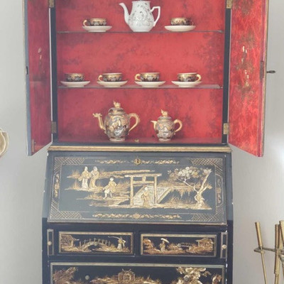 1501: 	
Chinese Cabinet with Chinese Tea Sets
Measurements 80