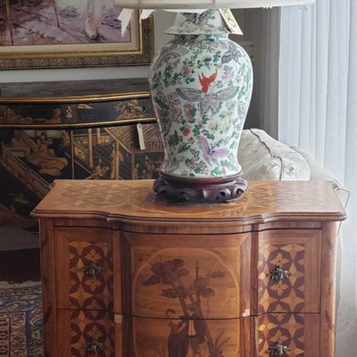 200: 
	
Exquisite vintage Italian walnut stand with inlaid mahogany art and cove edging designs & Hand Painted Porcelain Lamp
Exquisite...