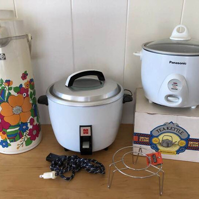 NNS168 Two Rice Cookers and More