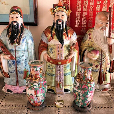 NNS102 Chinese Figurines and Two Vases
