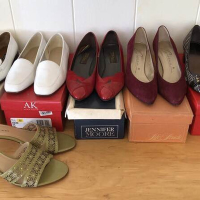 NNS162 Six Pairs of Women's Shoes