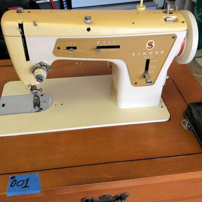 PPT001 Vintage Singer Sewing Machine & Table
