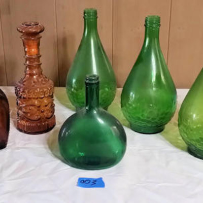 PPT003 Collectible Bottles and Decanters 