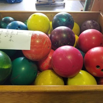 Set of 10 Bowling Balls