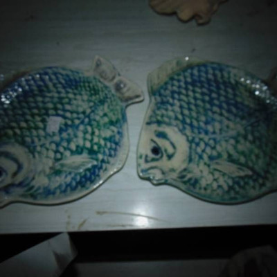 2 fish serving plates marked J4
