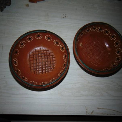 2 wooden decorative bowls