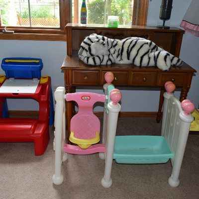 Toddler Desk, Toys, & Desk