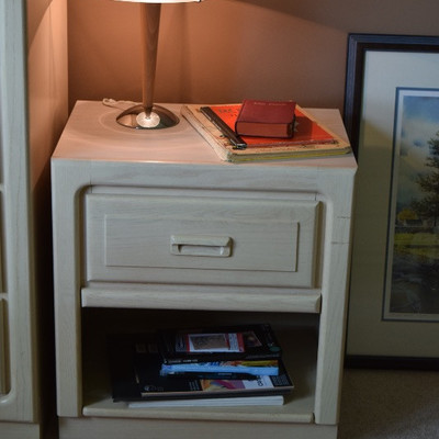 End Table, Lamp, & Books