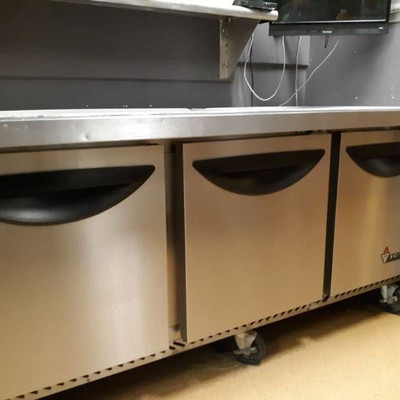 Victory Refrigerated Make Table # VUR-6-30BT