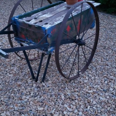 Wagon wheel cart