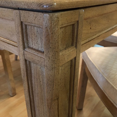 Dining table detail